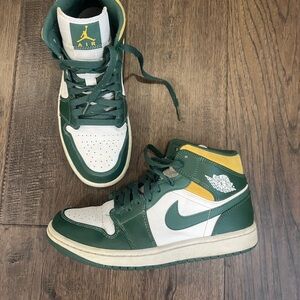 Air Jordan mid